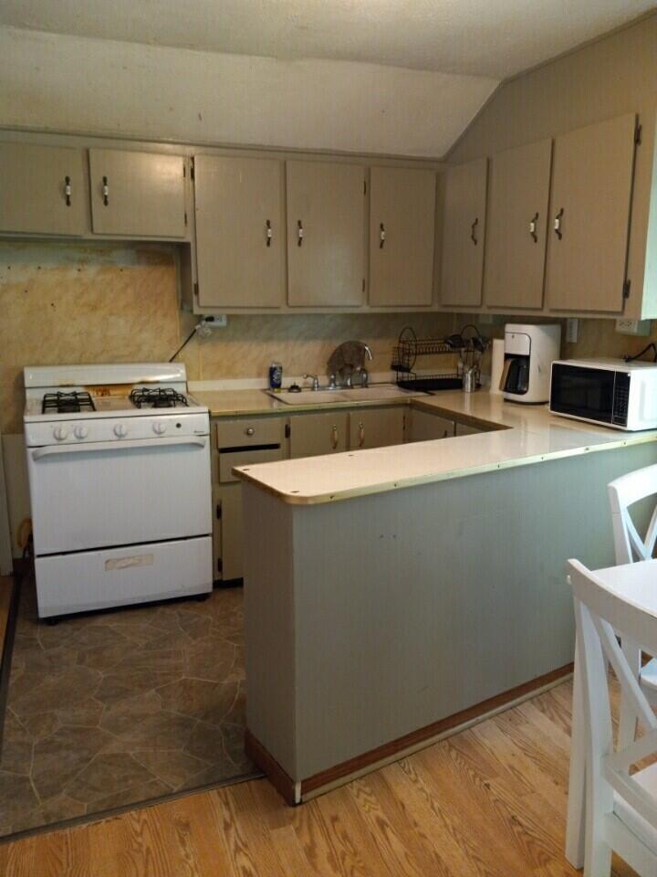 59443 Rogers Road Colon, MI 49040 - Photo 6 of 15 roger kitchen