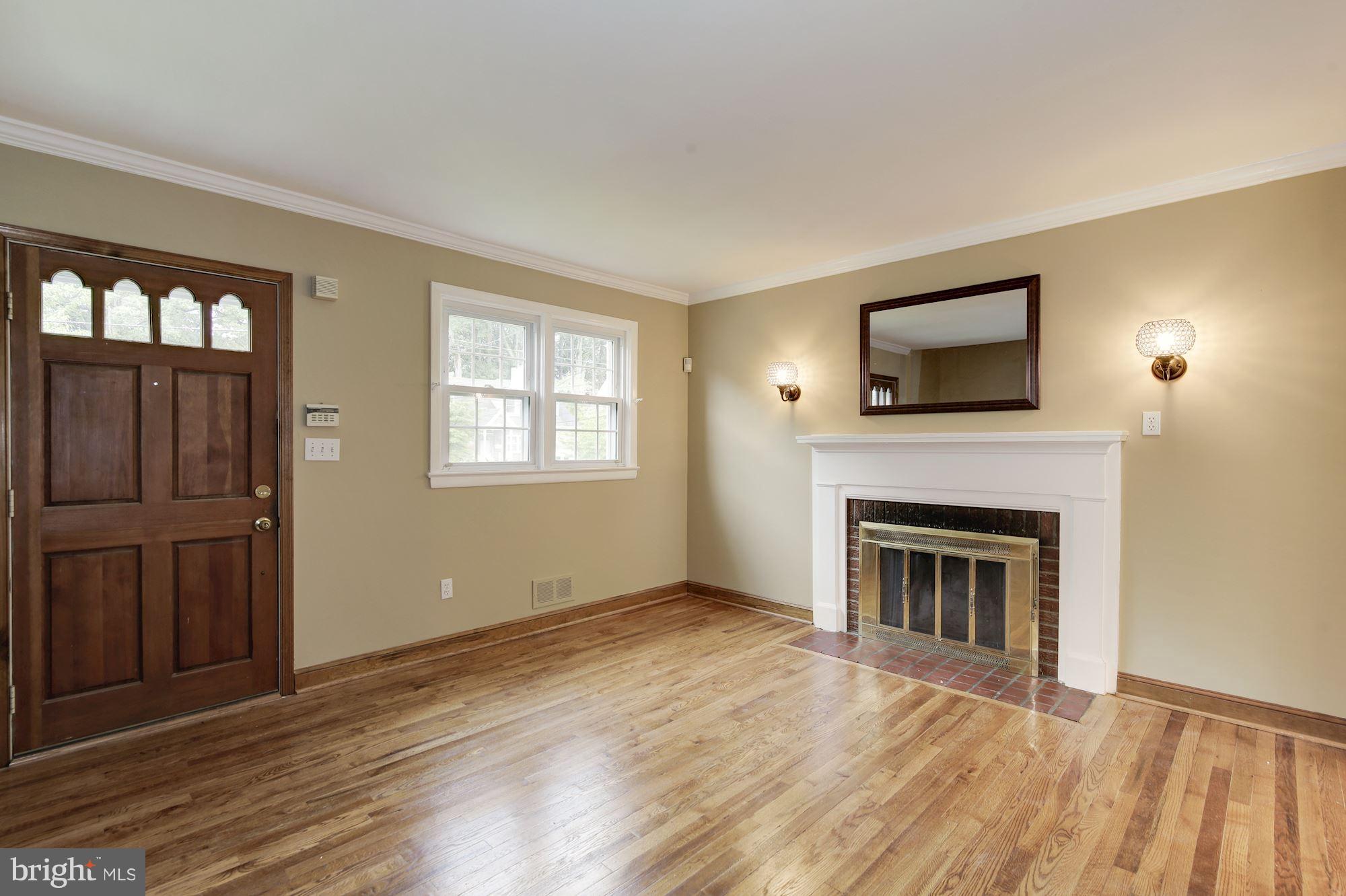 1501 Gridley Lane Silver Spring, MD 20902 - Photo 4 of 30 Living Room