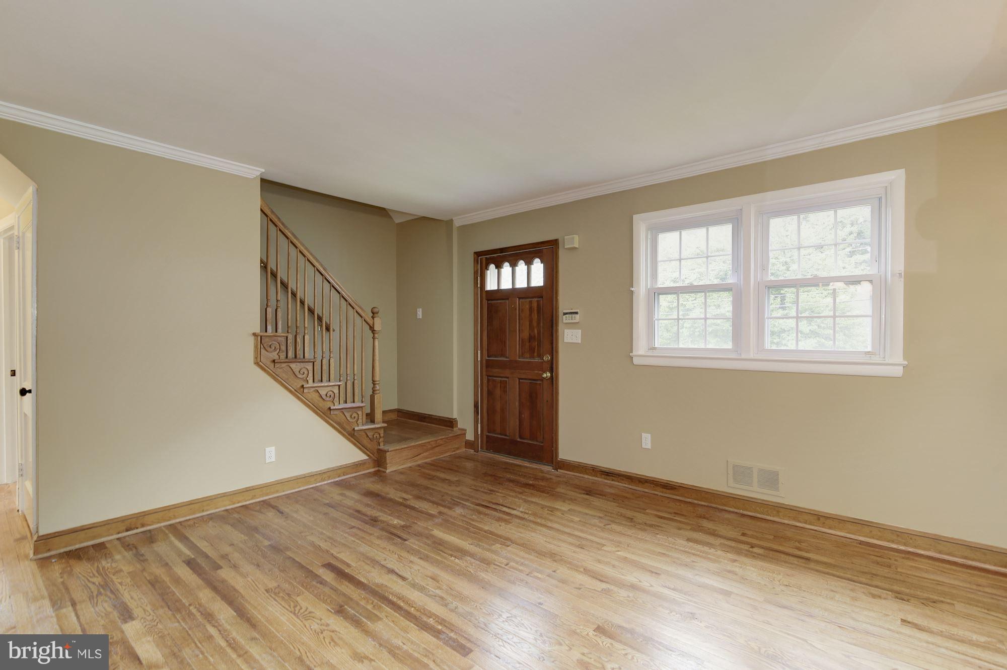 1501 Gridley Lane Silver Spring, MD 20902 - Photo 5 of 30 Living Room