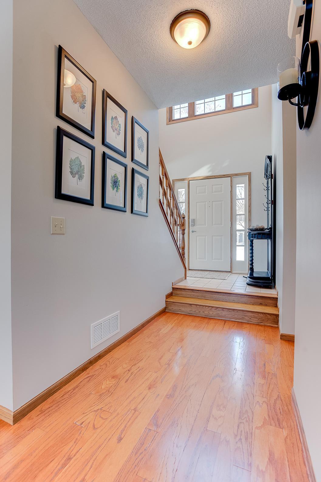 2498 Stockbridge Road Mendota Heights, MN 55120 - Photo 5 of 60 Gallery Image 5