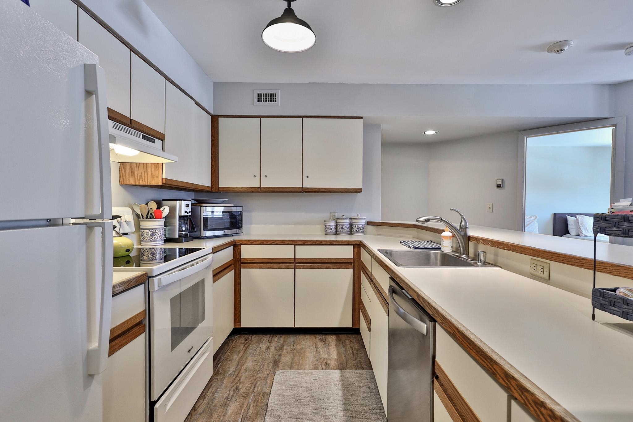 350 Mountain Road, Unit B306 Ludlow, VT 05149 - Photo 5 of 28