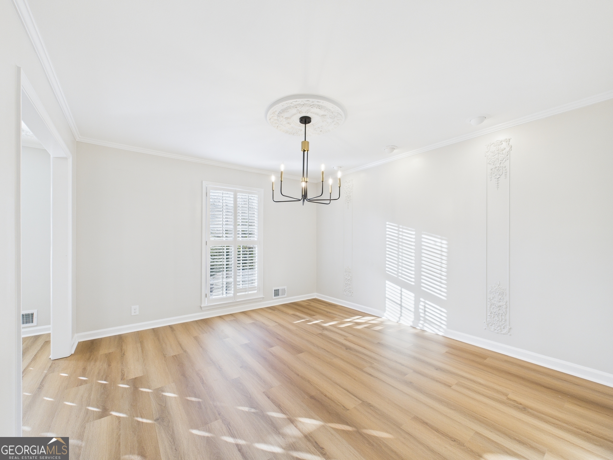 511 Pierce Avenue Macon, GA 31204 - Photo 24 of 57 a view of an empty room with wooden floor