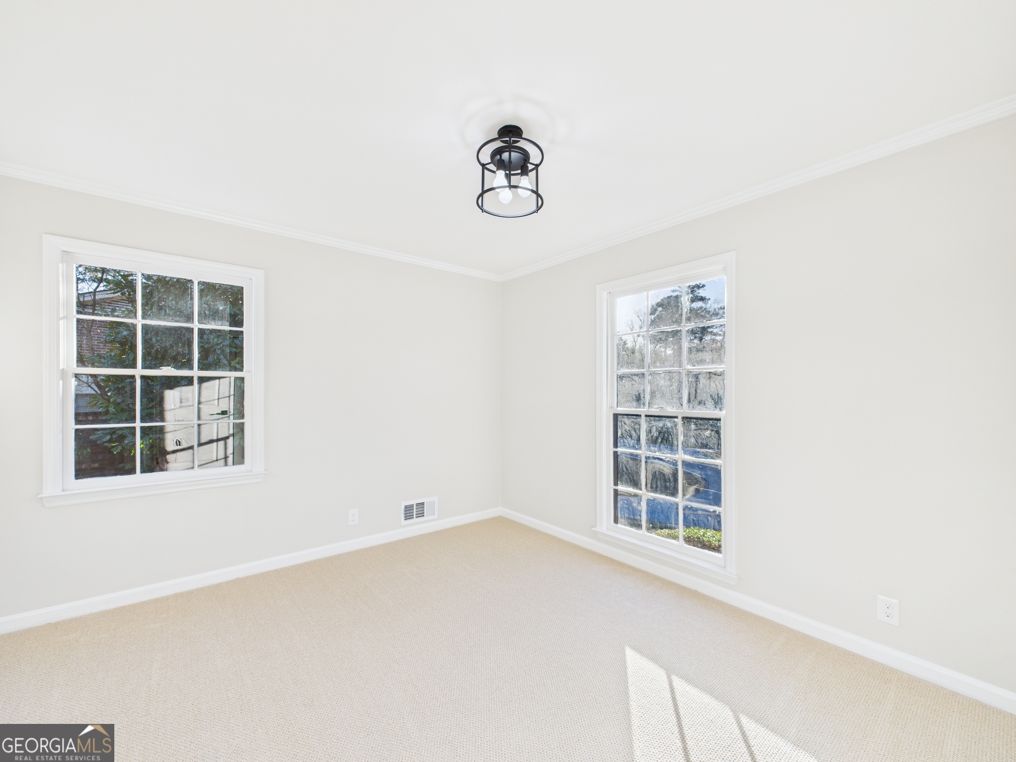 511 Pierce Avenue Macon, GA 31204 - Photo 32 of 57 an empty room with a window