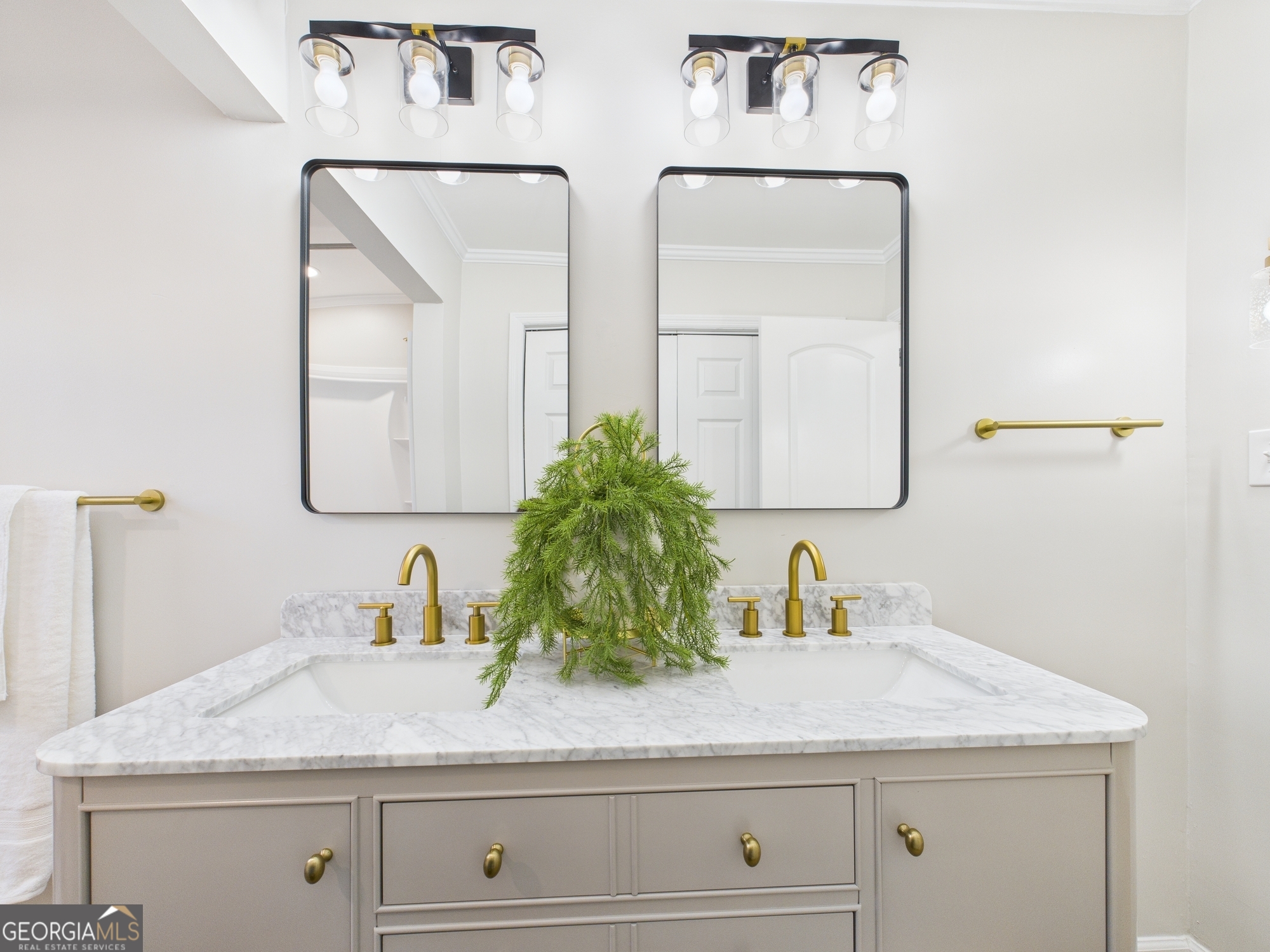 511 Pierce Avenue Macon, GA 31204 - Photo 35 of 57 a bathroom with a sink and a mirror