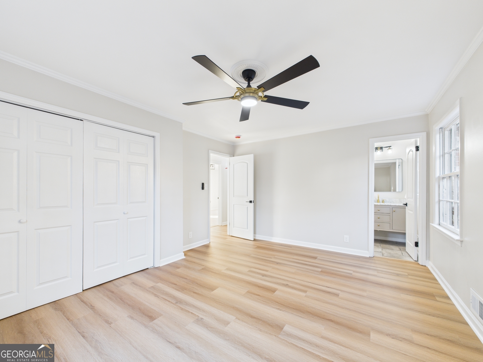 511 Pierce Avenue Macon, GA 31204 - Photo 41 of 57 a view of a livingroom with a ceiling fan & a ceiling fan