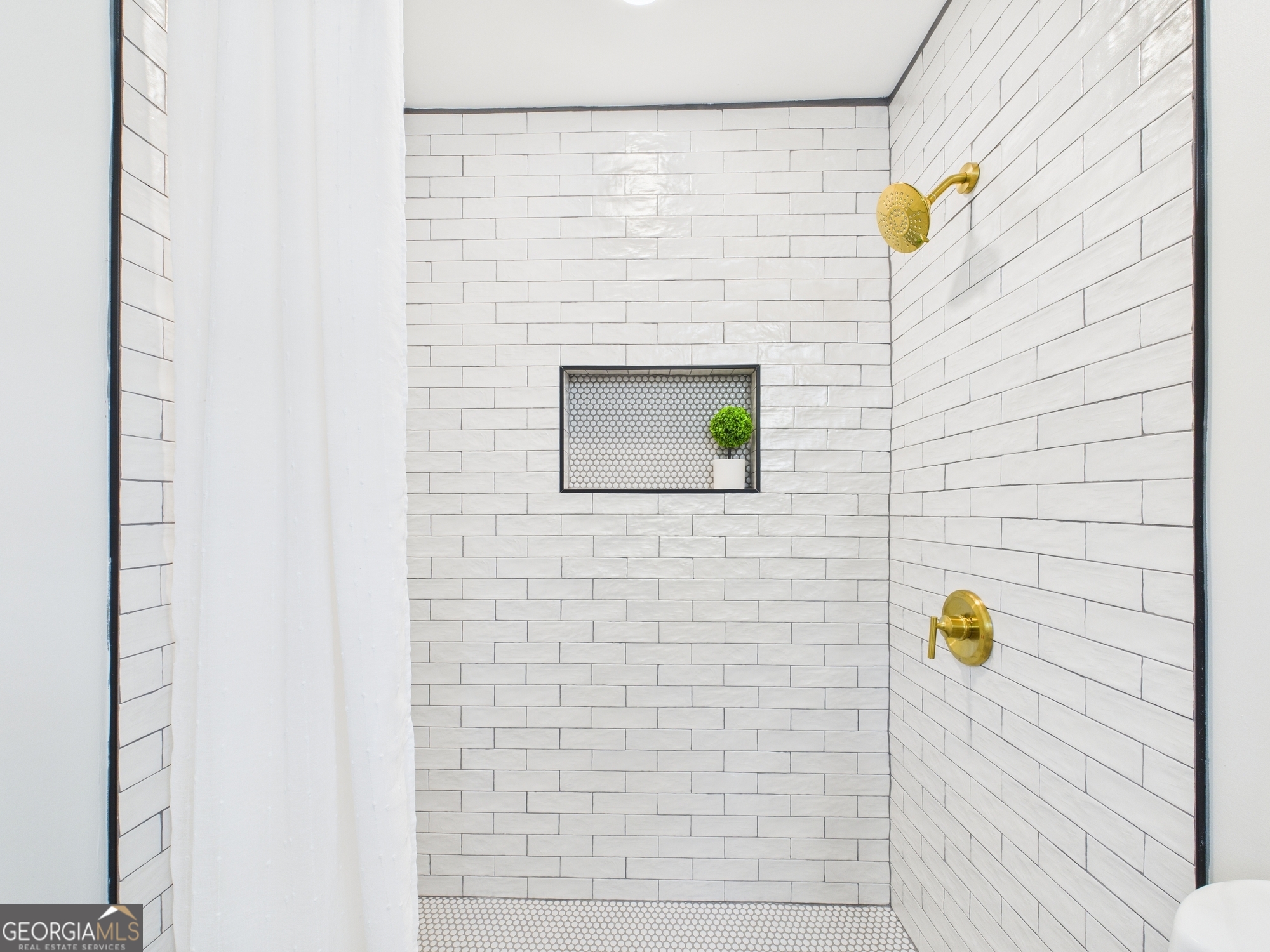 511 Pierce Avenue Macon, GA 31204 - Photo 44 of 57 a bathroom with a shower