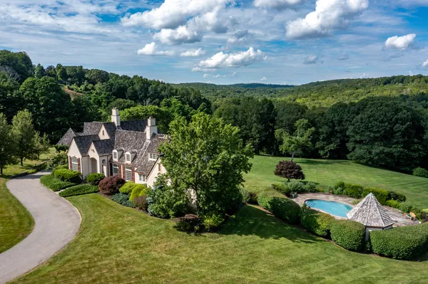 $2,595,000 | 370 Northrup Street, Bridgewater, CT 06752