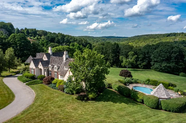 $2,595,000 | 370 Northrup Street, Bridgewater, CT 06752