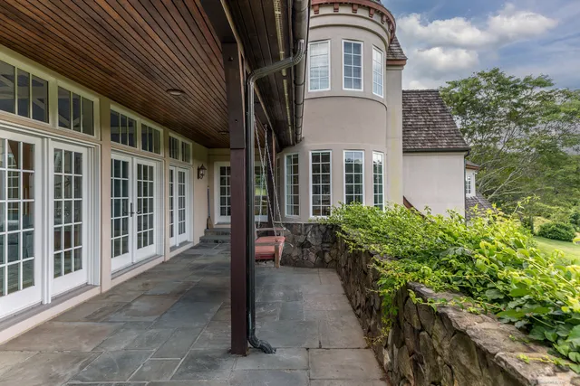 $2,595,000 | 370 Northrup Street, Bridgewater, CT 06752