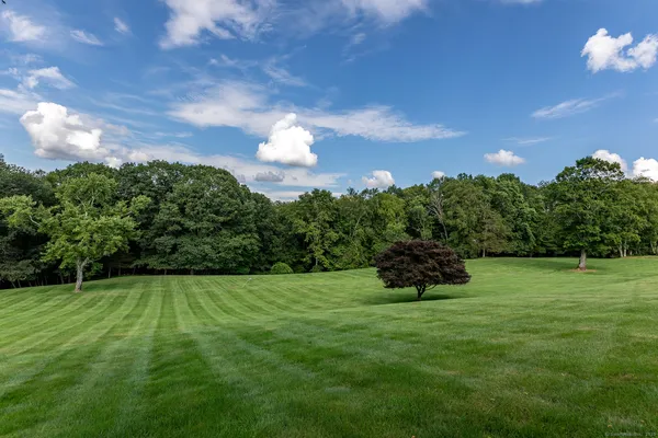 $2,595,000 | 370 Northrup Street, Bridgewater, CT 06752