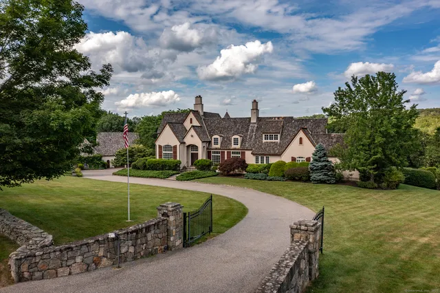 $2,595,000 | 370 Northrup Street, Bridgewater, CT 06752