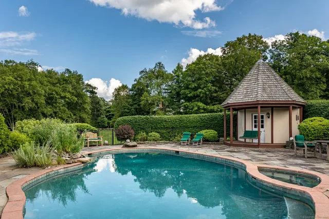 $2,595,000 | 370 Northrup Street, Bridgewater, CT 06752