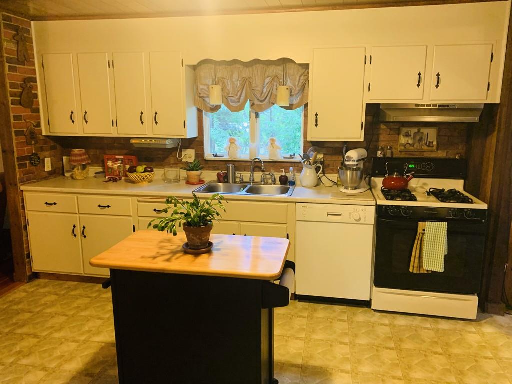 71 Track Road Reading, MA 01867 - Photo 11 of 12