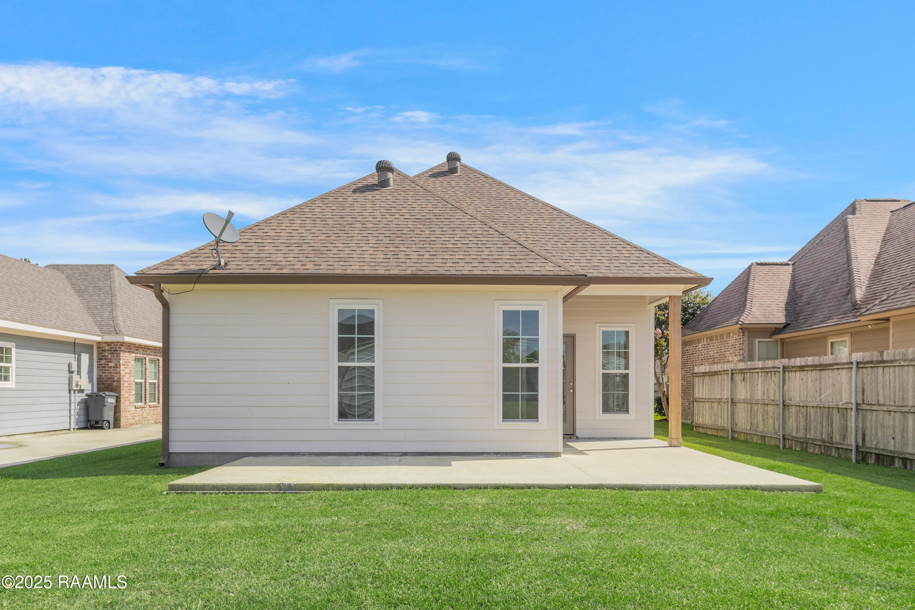912 Russo Road New Iberia, LA 70563 - Photo 14 of 16 912 Russo-17