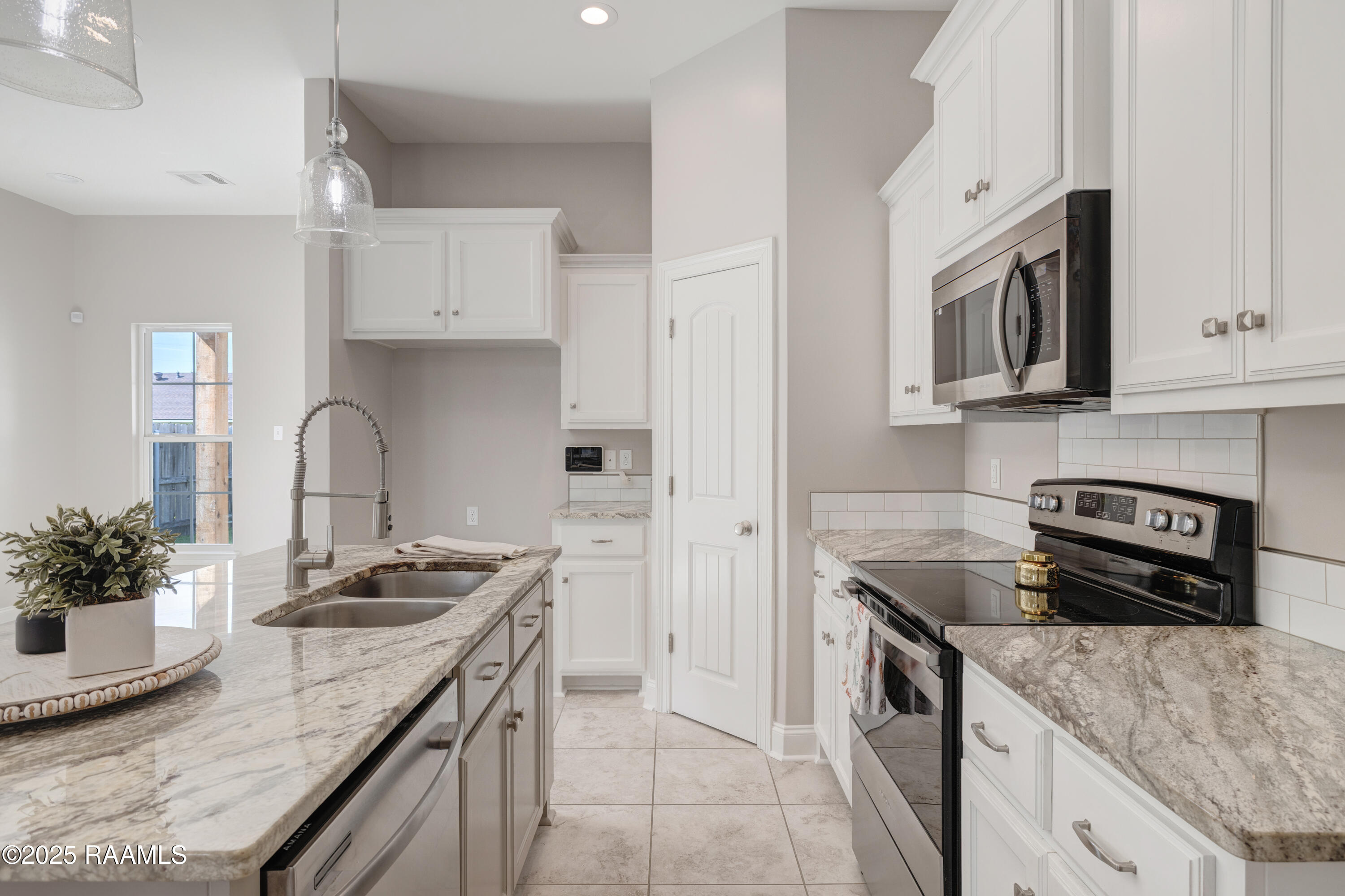 912 Russo Road New Iberia, LA 70563 - Photo 7 of 16 912 Russo-7