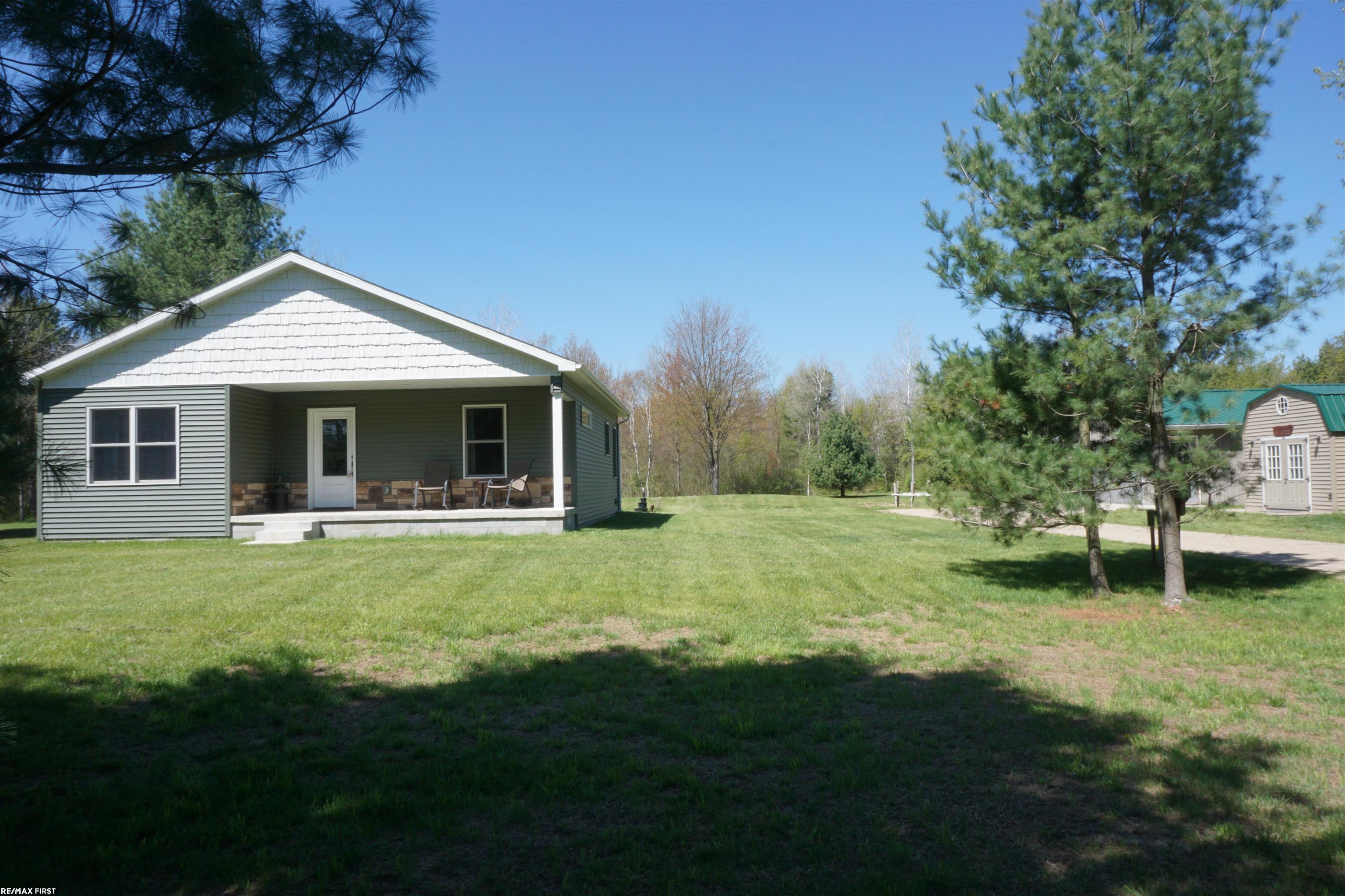 2138 Long Road Beaverton, MI 48612 - Photo 1 of 38