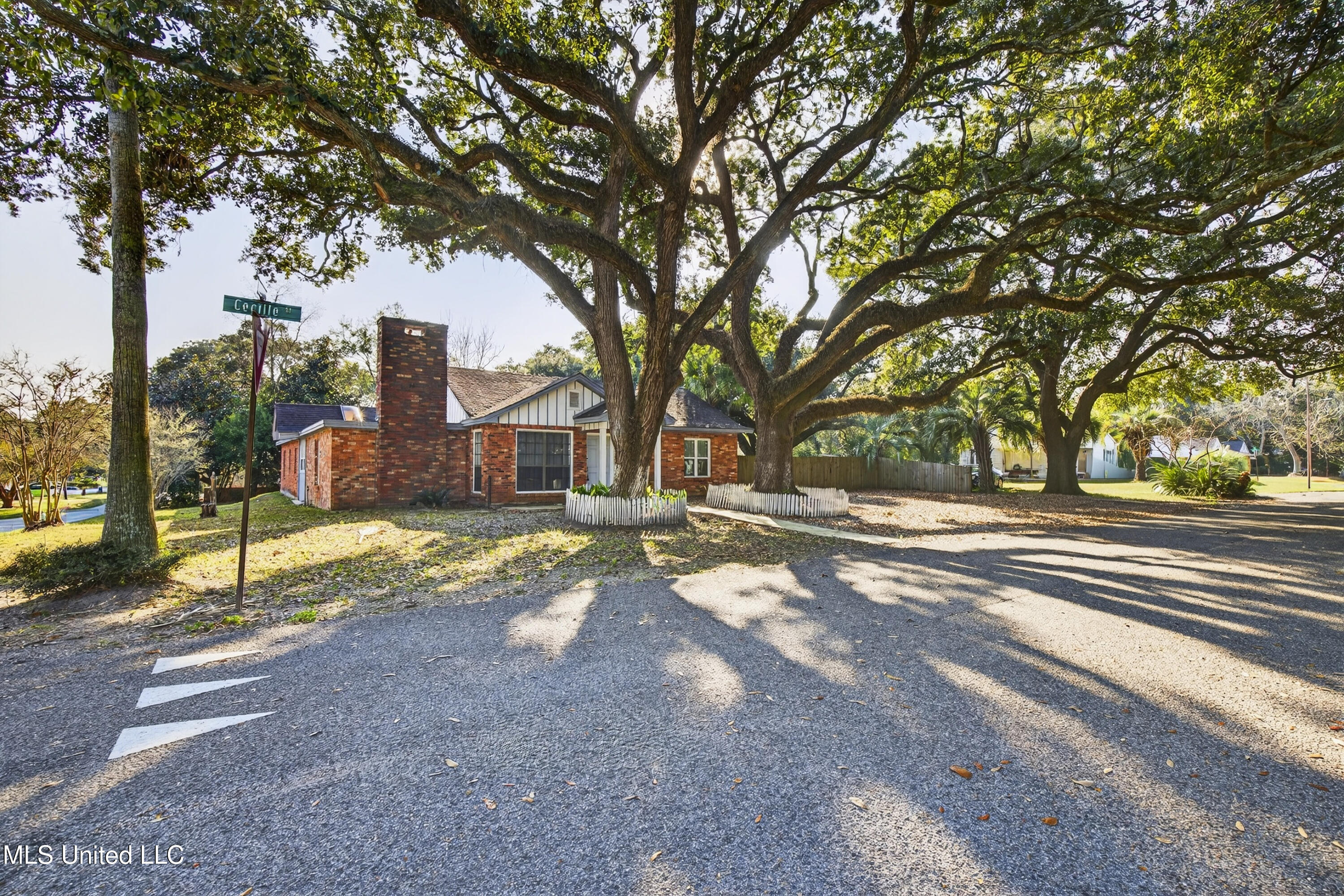1003 Cecille Street Gulfport, MS 39501 - Photo 2 of 39 01