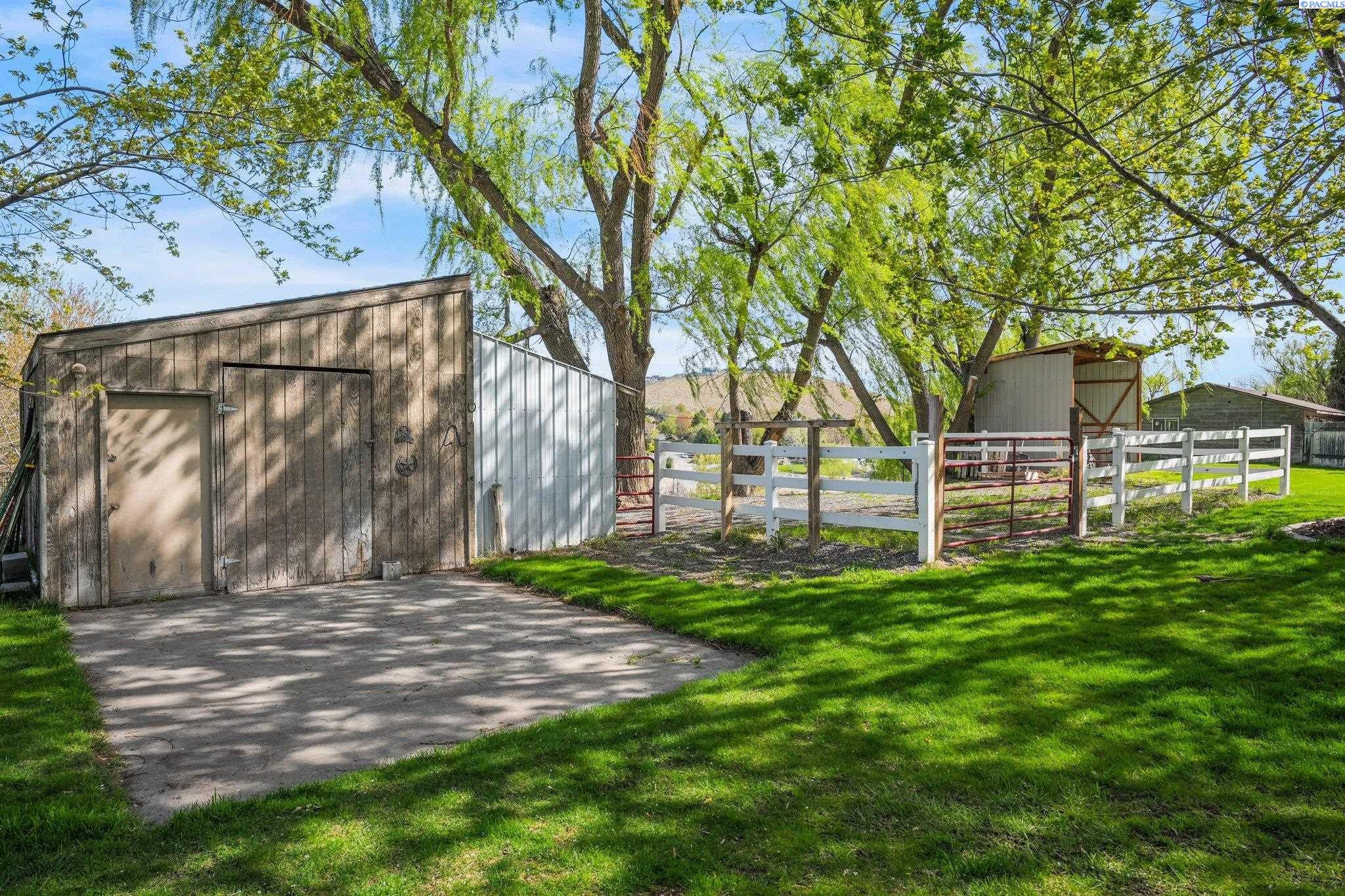 101306 East Vaca Road Kennewick, WA 99338 - Photo 6 of 45 Gallery Image 6