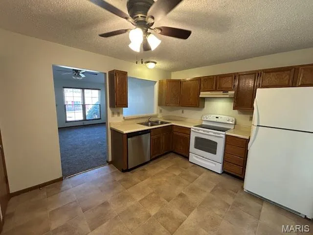 $1,900 | 420 Omar Court, St. Peters, MO 63376