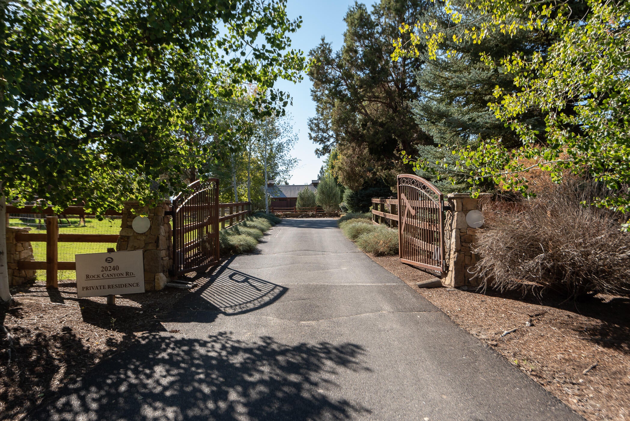 06Entry gate
