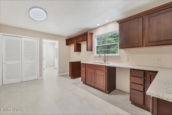 $980,000 | 6842 4 Mile Road, Maryville, TN 37803