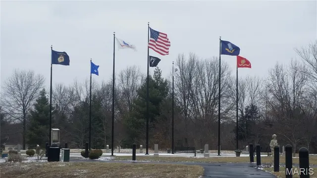 $574,900 | 2721 Fairway Oaks Drive, Lake St. Louis, MO 63367