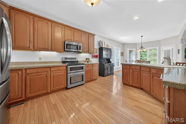 $574,900 | 2721 Fairway Oaks Drive, Lake St. Louis, MO 63367