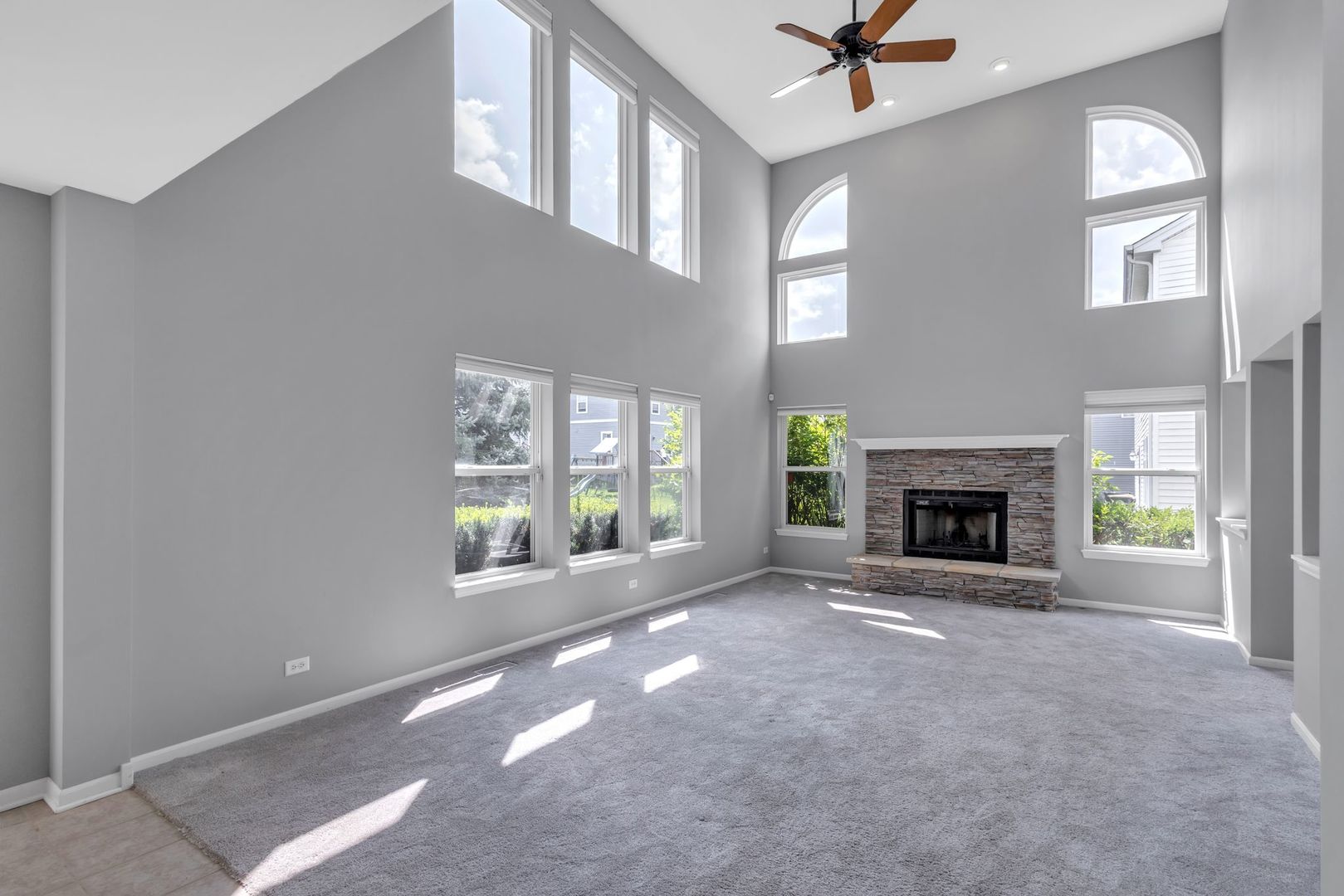 945 Forest View Way Antioch, IL 60002 - Photo 3 of 16