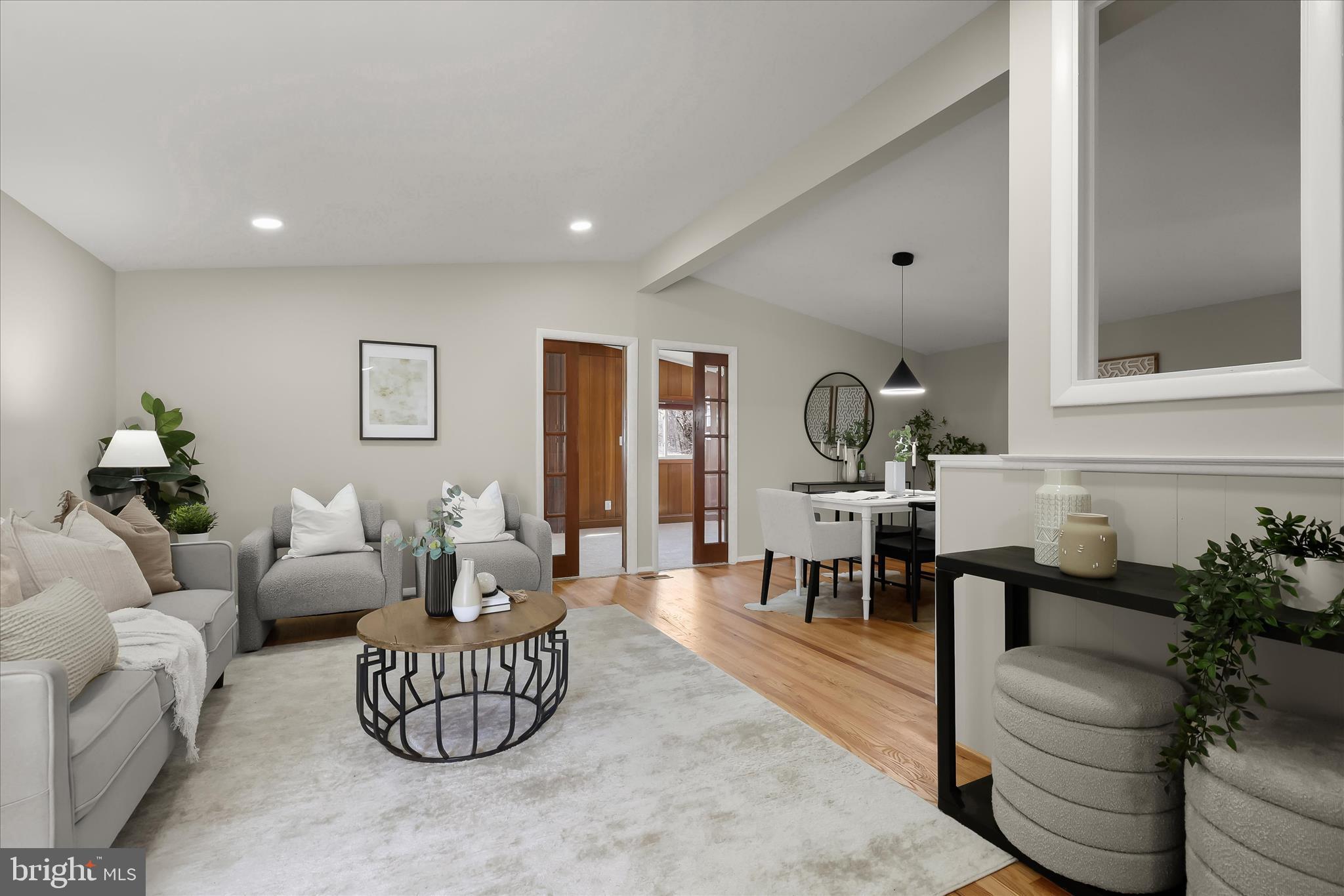 1009 Flagtree Lane Baltimore, MD 21208 - Photo 10 of 61 Living Room