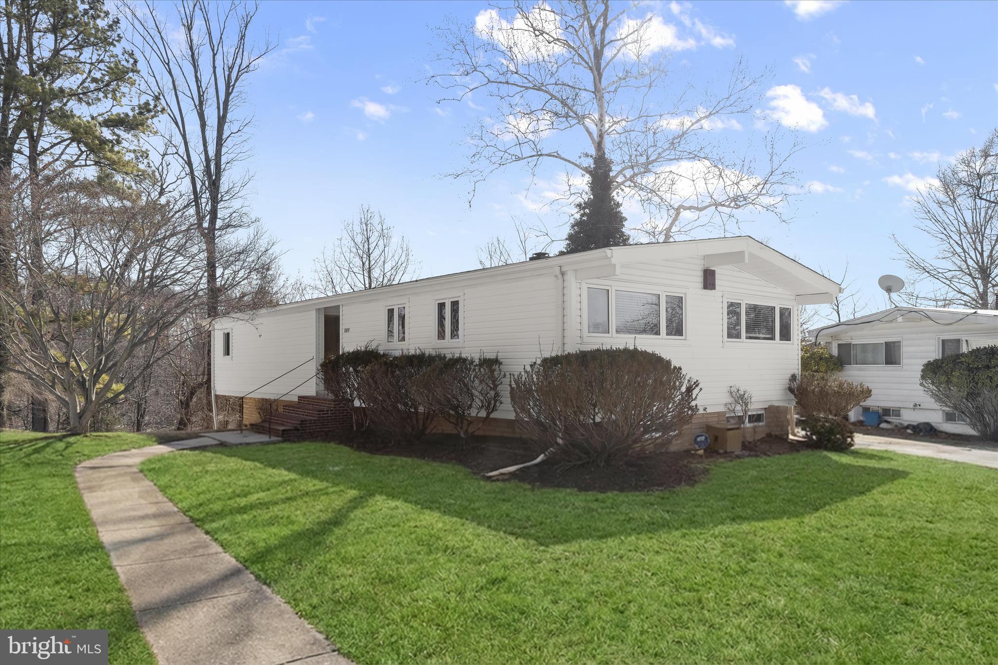1009 Flagtree Lane Baltimore, MD 21208 - Photo 3 of 61 Thoughtful Landscaping
