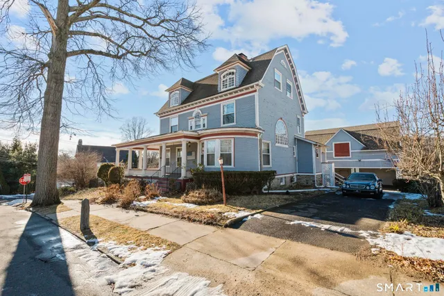 $375,000 | 4 Fairview Terrace, Derby, CT 06418