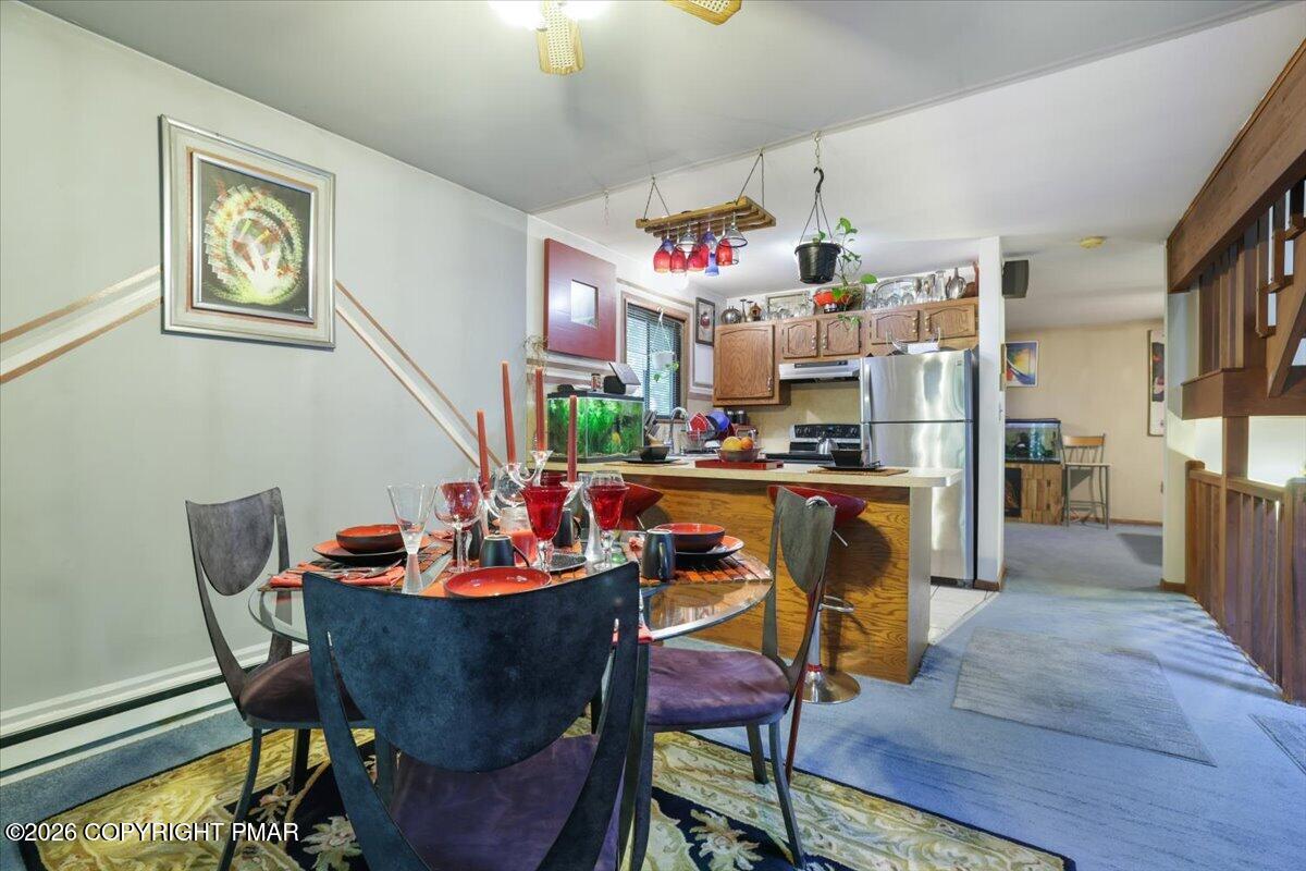 158 Saunders Drive Bushkill, PA 18324 - Photo 15 of 75 15- Dining room
