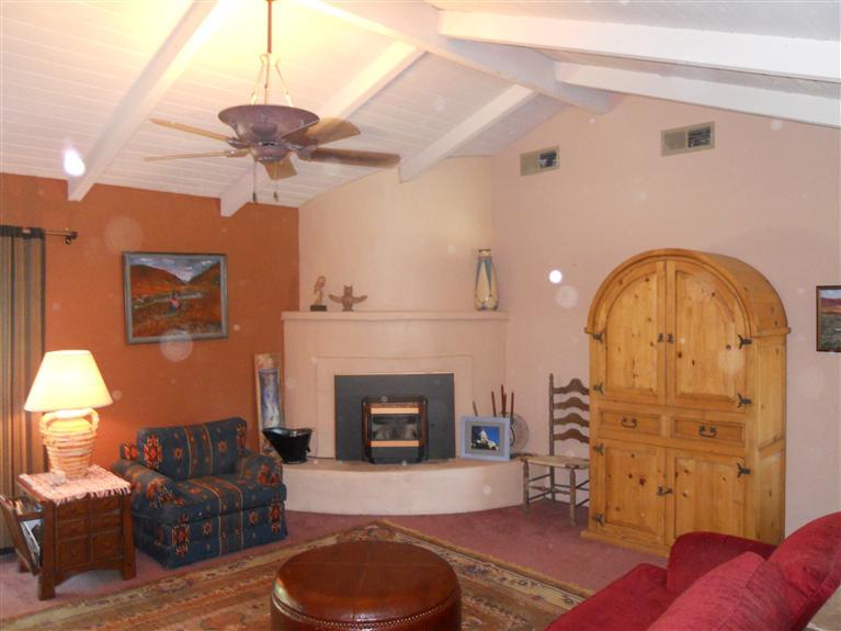 19472 Farallon Road Madera, CA 93638 - Photo 19 of 37 Large family room with pellet stove.