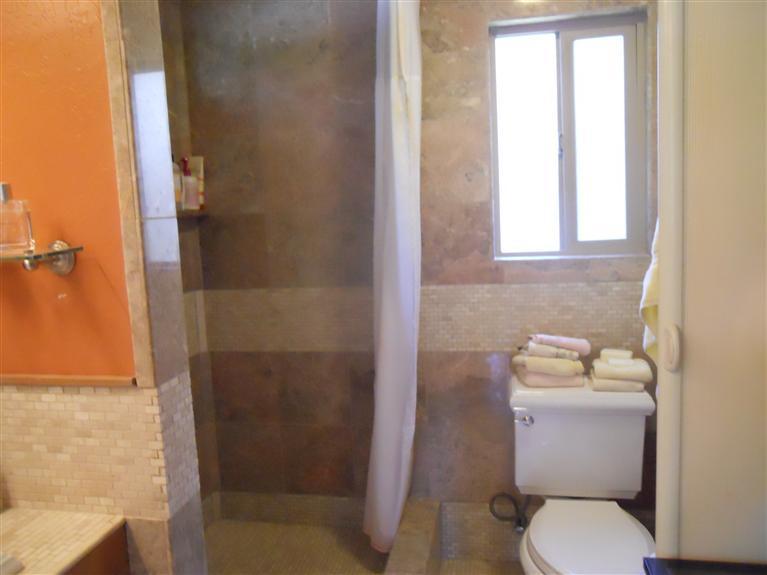19472 Farallon Road Madera, CA 93638 - Photo 9 of 37 Marble Shower with handcarved edging