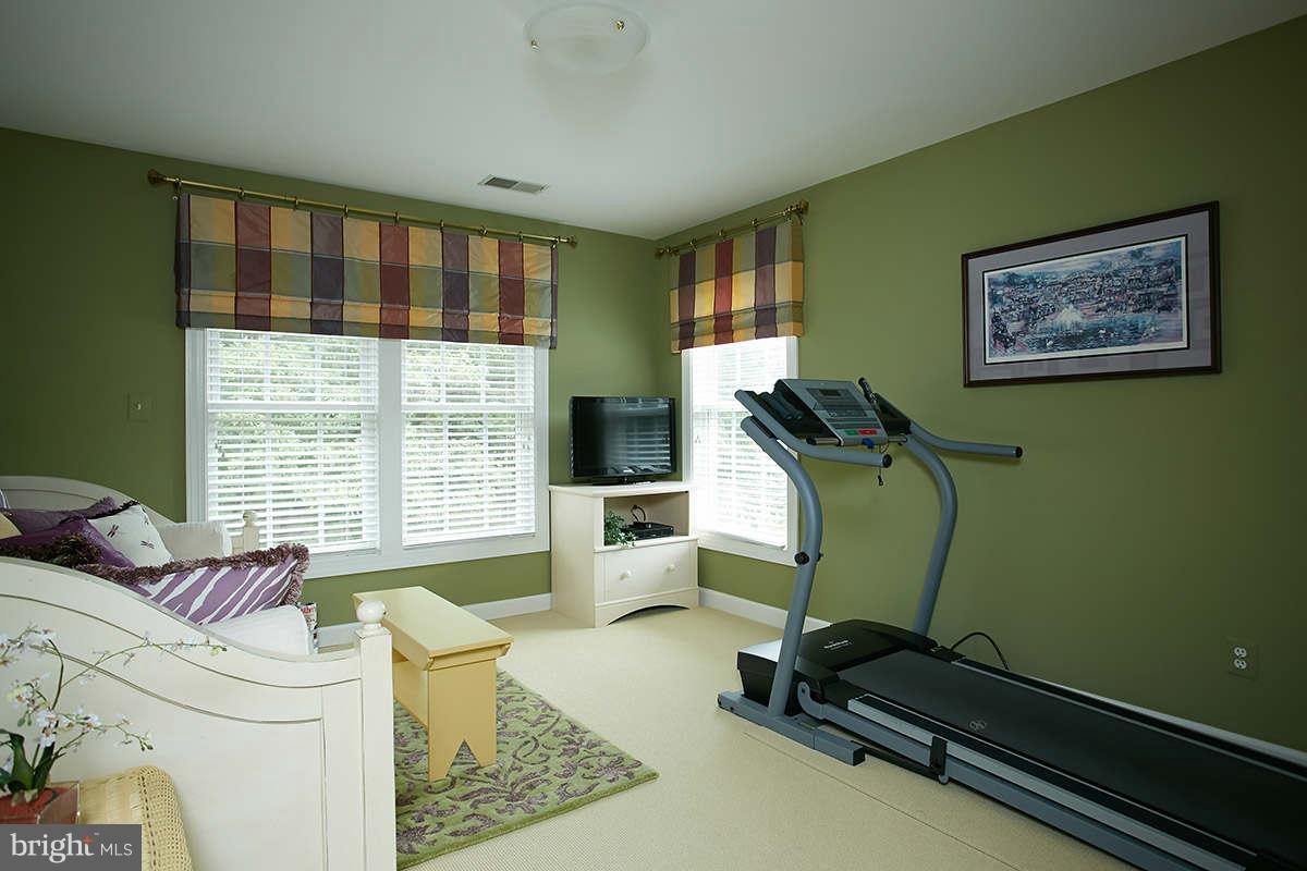 12524 Chronical Drive Fairfax, VA 22030 - Photo 25 of 30 Bedroom