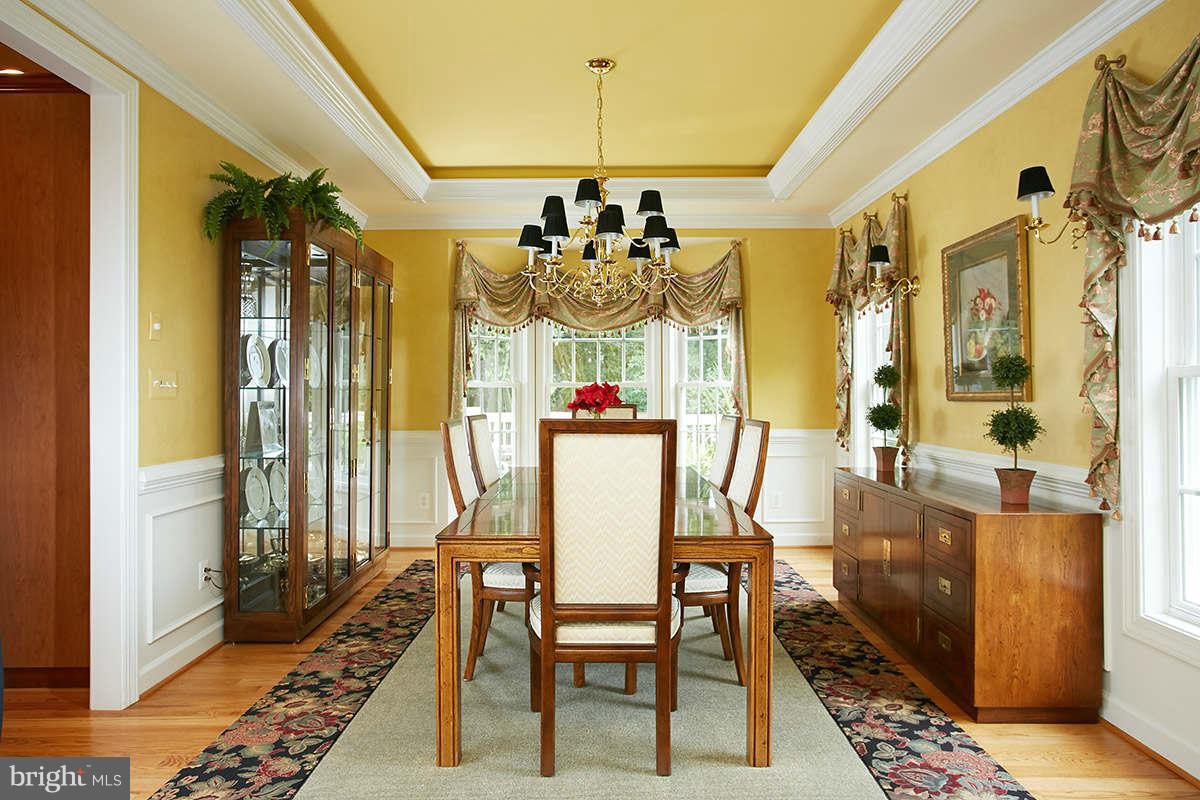 12524 Chronical Drive Fairfax, VA 22030 - Photo 5 of 30 Dining Room