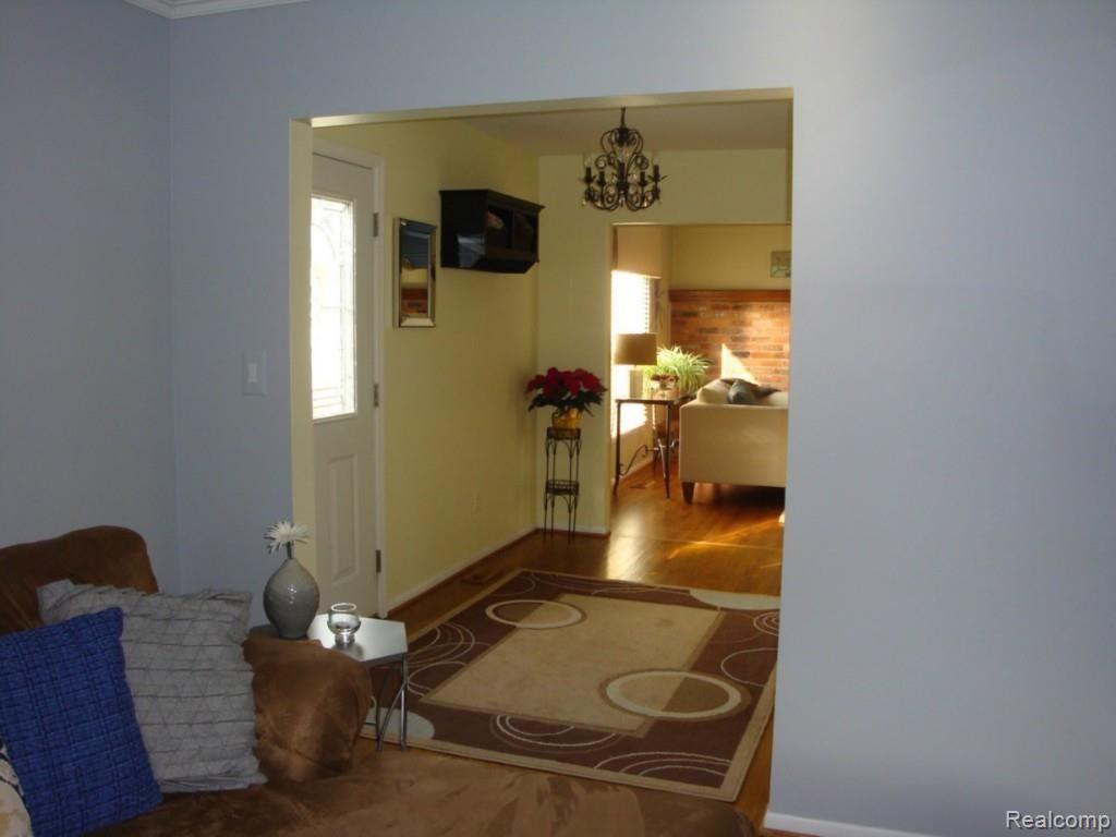 5945 Farmington Road West Bloomfield, MI 48322 - Photo 7 of 31 Foyer View