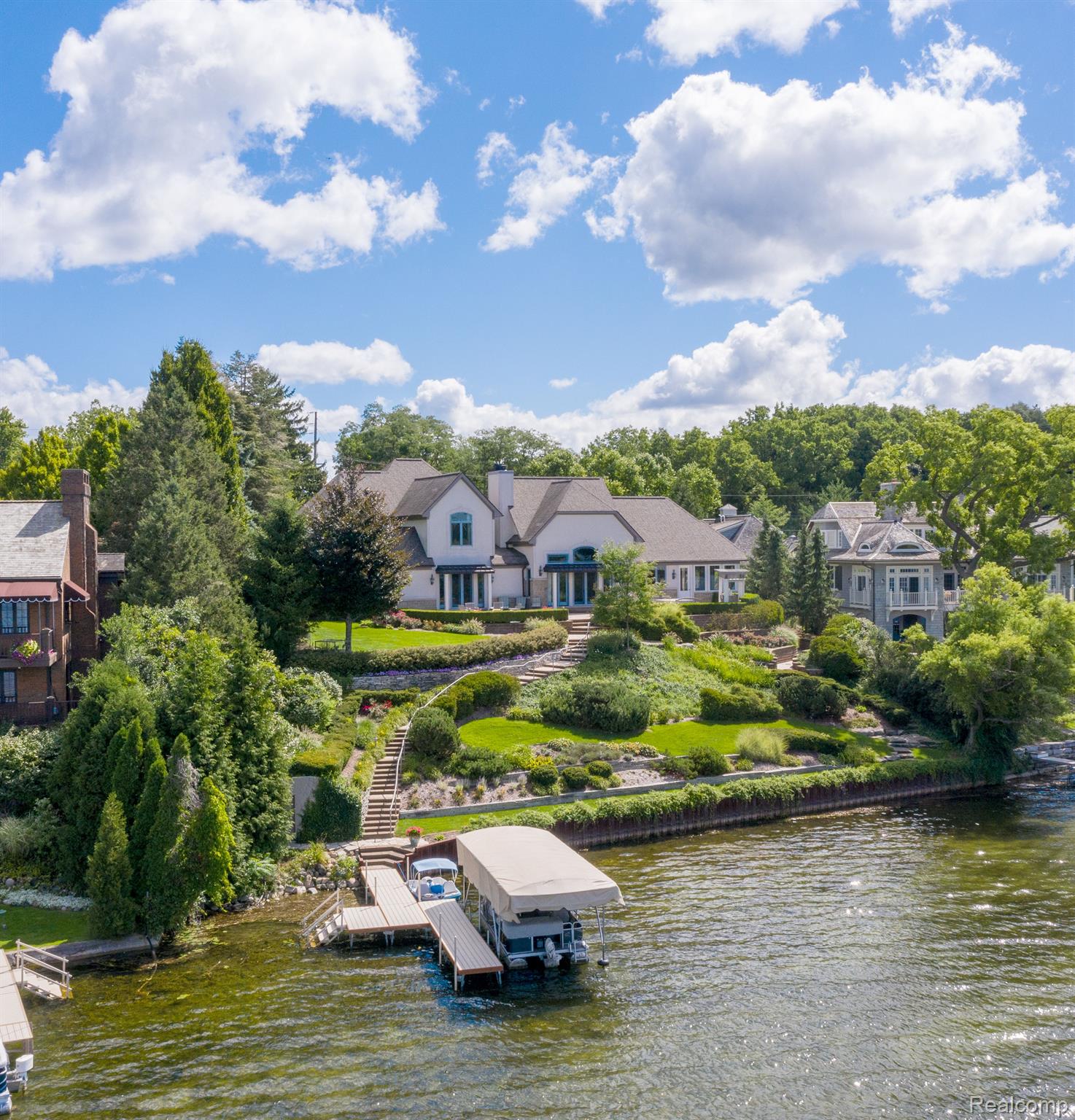 3530 Franklin Road Bloomfield Hills, MI 48302 - Photo 41 of 44 Dock with pump house (electricity and water)