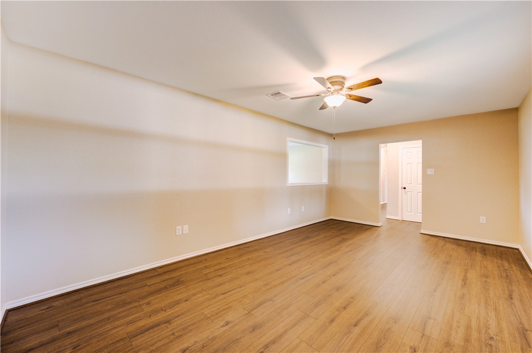 703 Horlock Street Navasota, TX 77868 - Photo 8 of 37