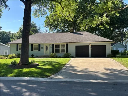 $325,000 | 13218 West 96th Street, Lenexa, KS 66215