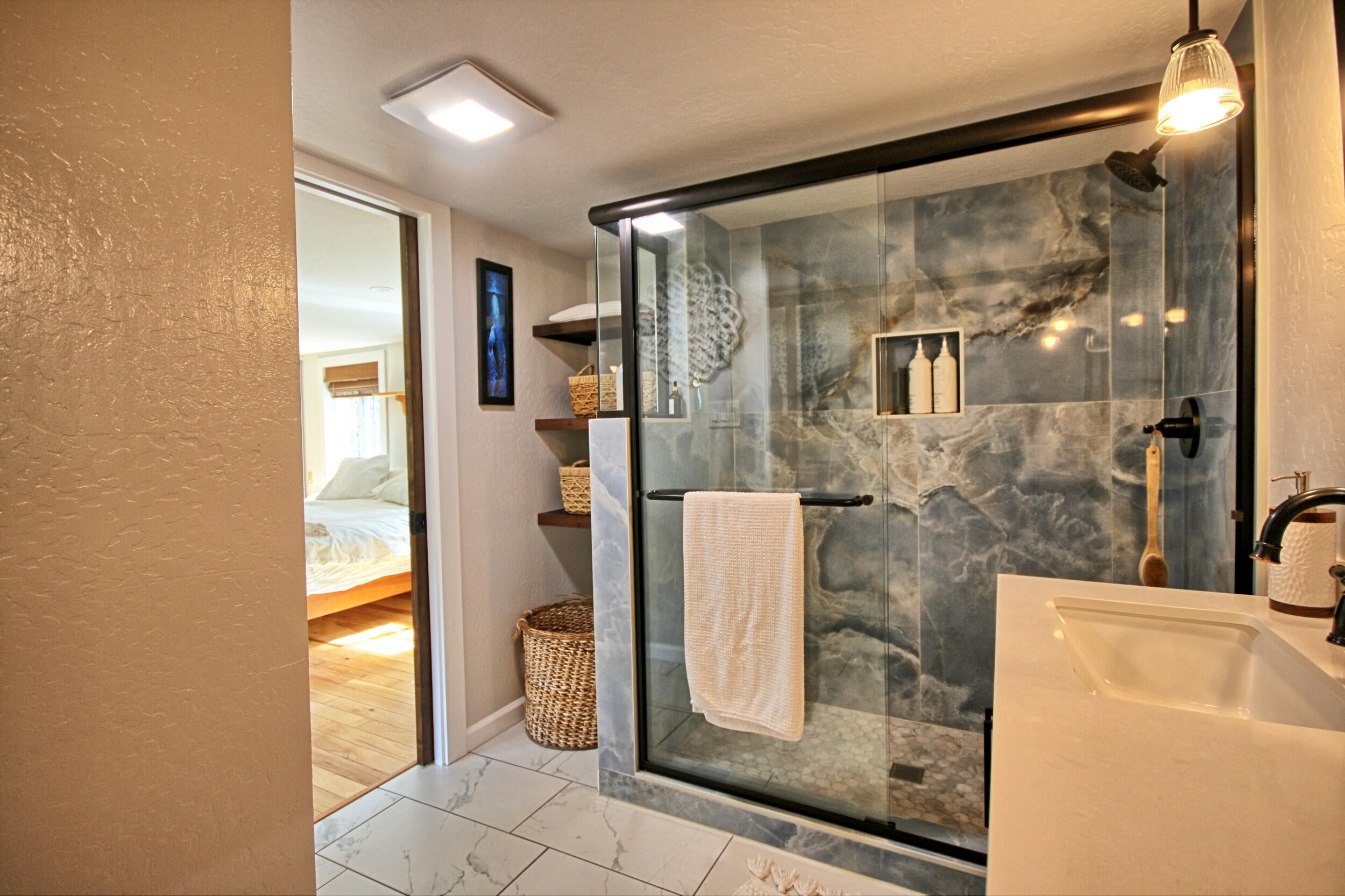 5355 Coleman Creek Road Medford, OR 97501 - Photo 27 of 76 primary shower (1)
