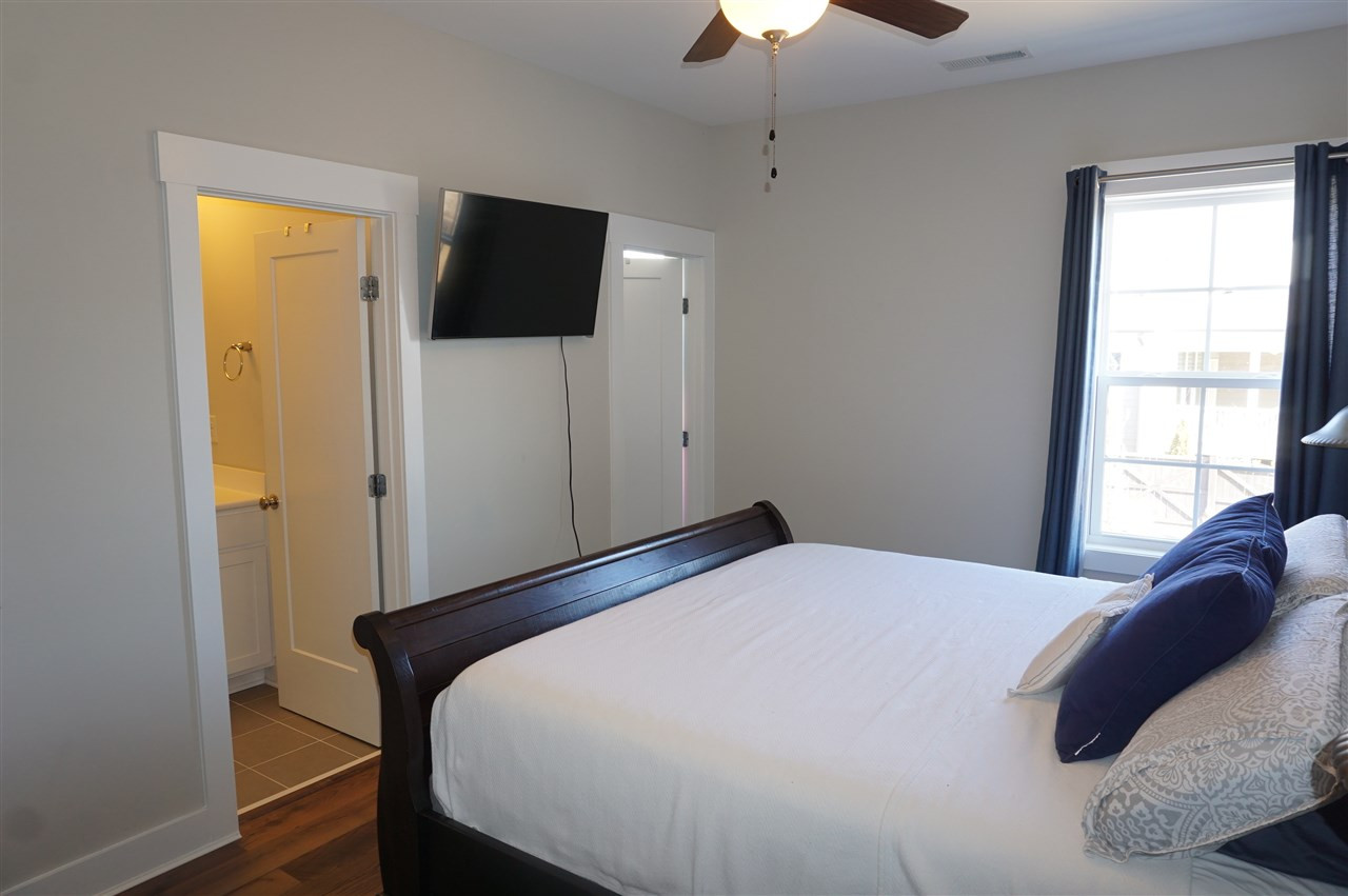 1720 Chestnut Falls Road Wendell, NC 27591 - Photo 20 of 30 Has it's own bath. All bedrooms have a walk in closet and newer ceiling fans. 2nd Bedroom