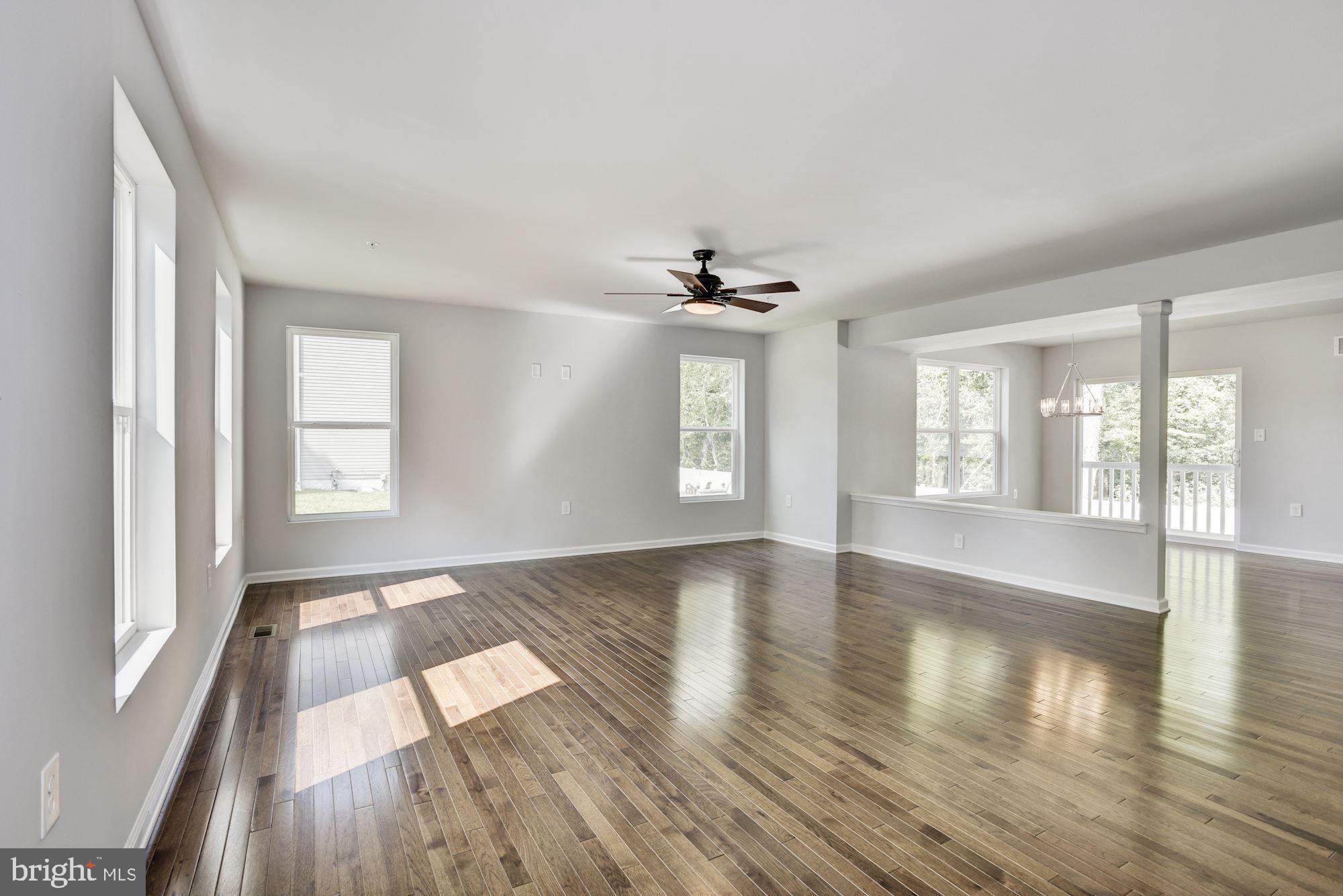 1463 Ridgeway Arnold, MD 21012 - Photo 2 of 35 Living Room