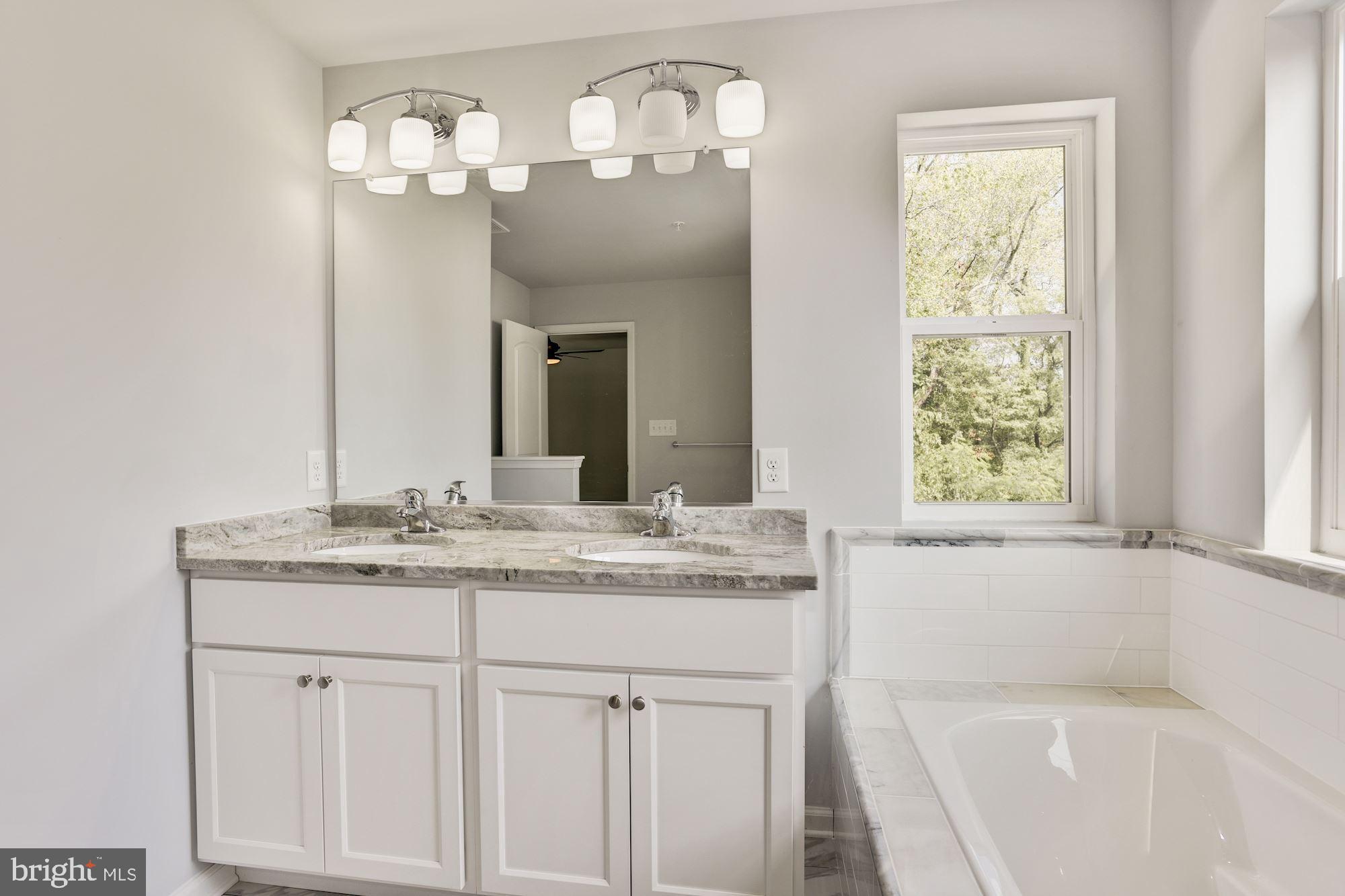 1463 Ridgeway Arnold, MD 21012 - Photo 16 of 35 Master Bath