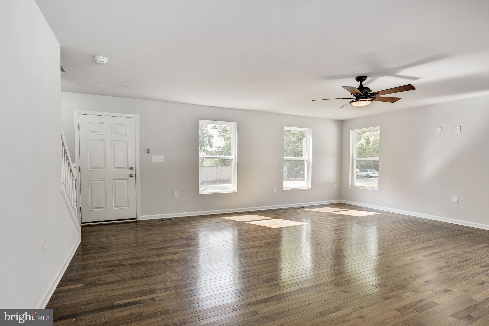 1463 Ridgeway Arnold, MD 21012 - Photo 3 of 35 Living Room