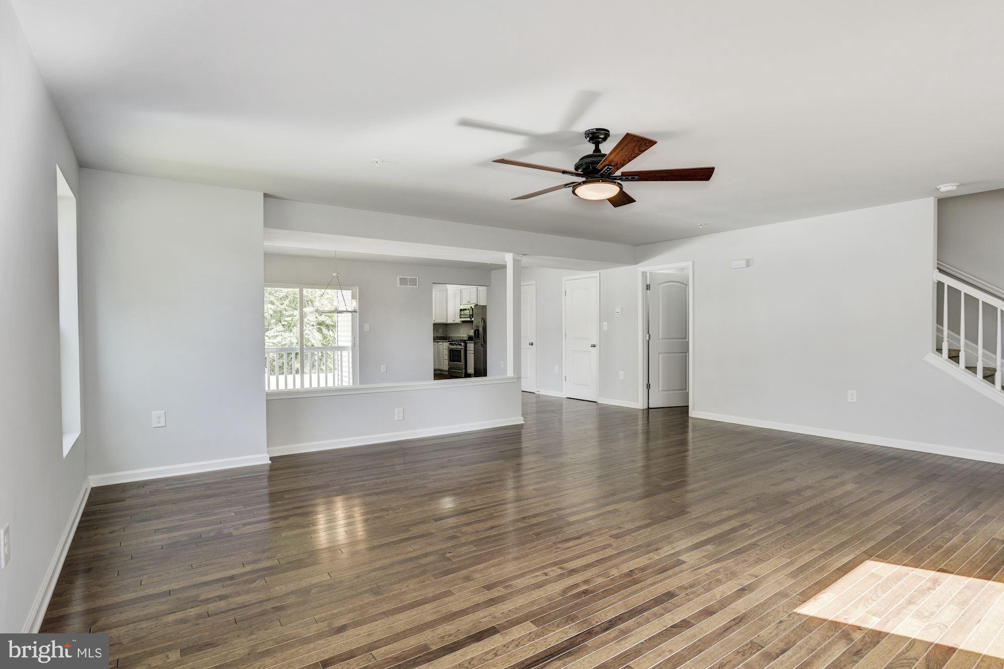 1463 Ridgeway Arnold, MD 21012 - Photo 4 of 35 Living Room
