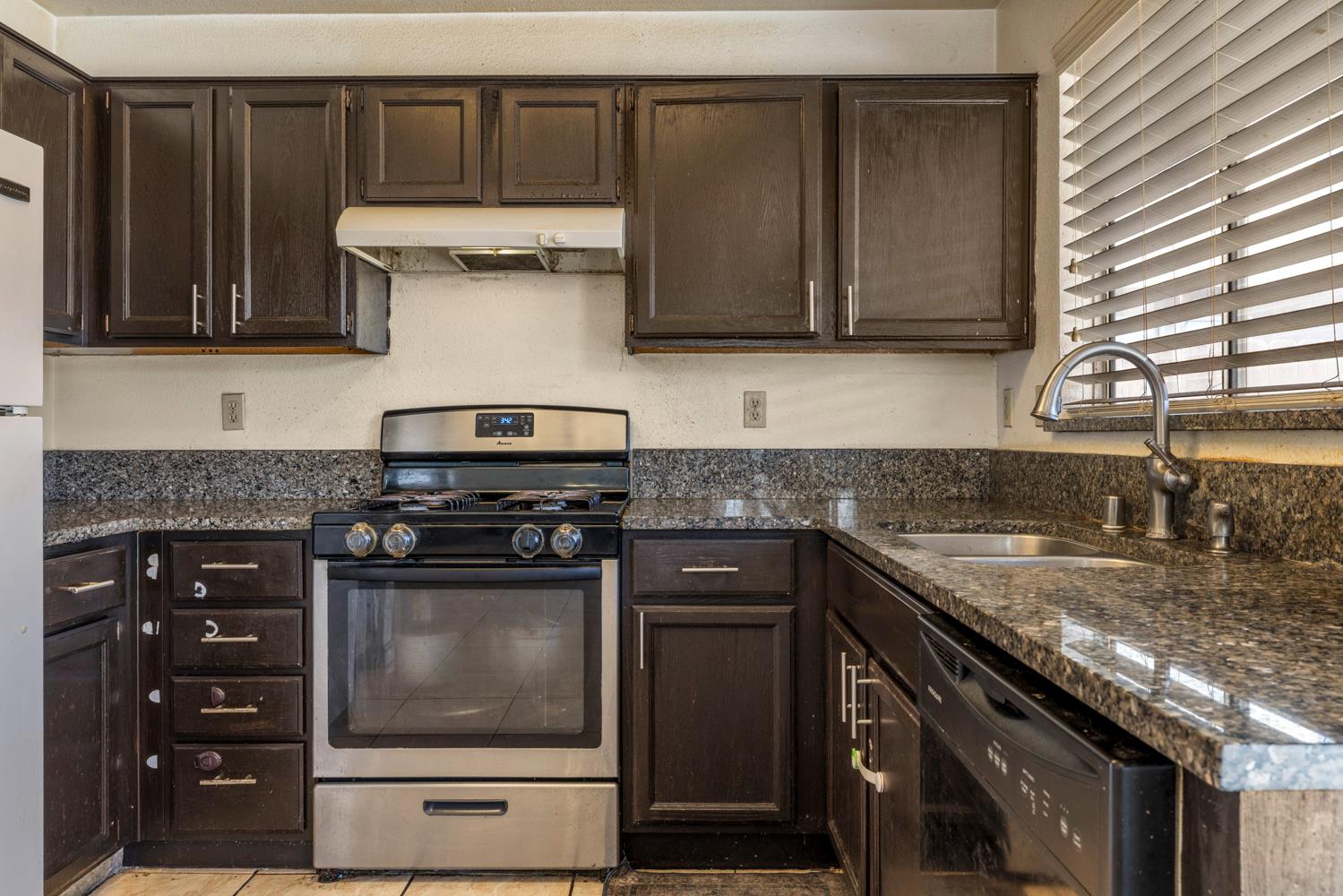 916 Fall River Drive Modesto, CA 95351 - Photo 11 of 33