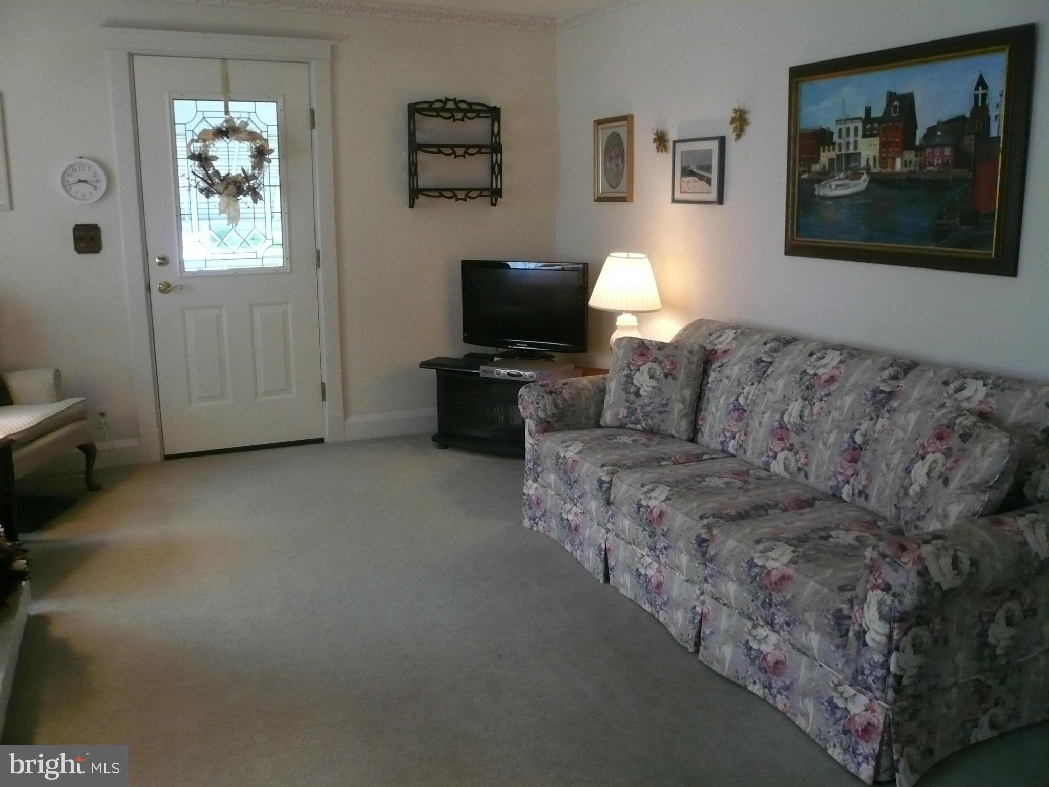 2816 Garnet Road Baltimore, MD 21234 - Photo 4 of 28 Living Room