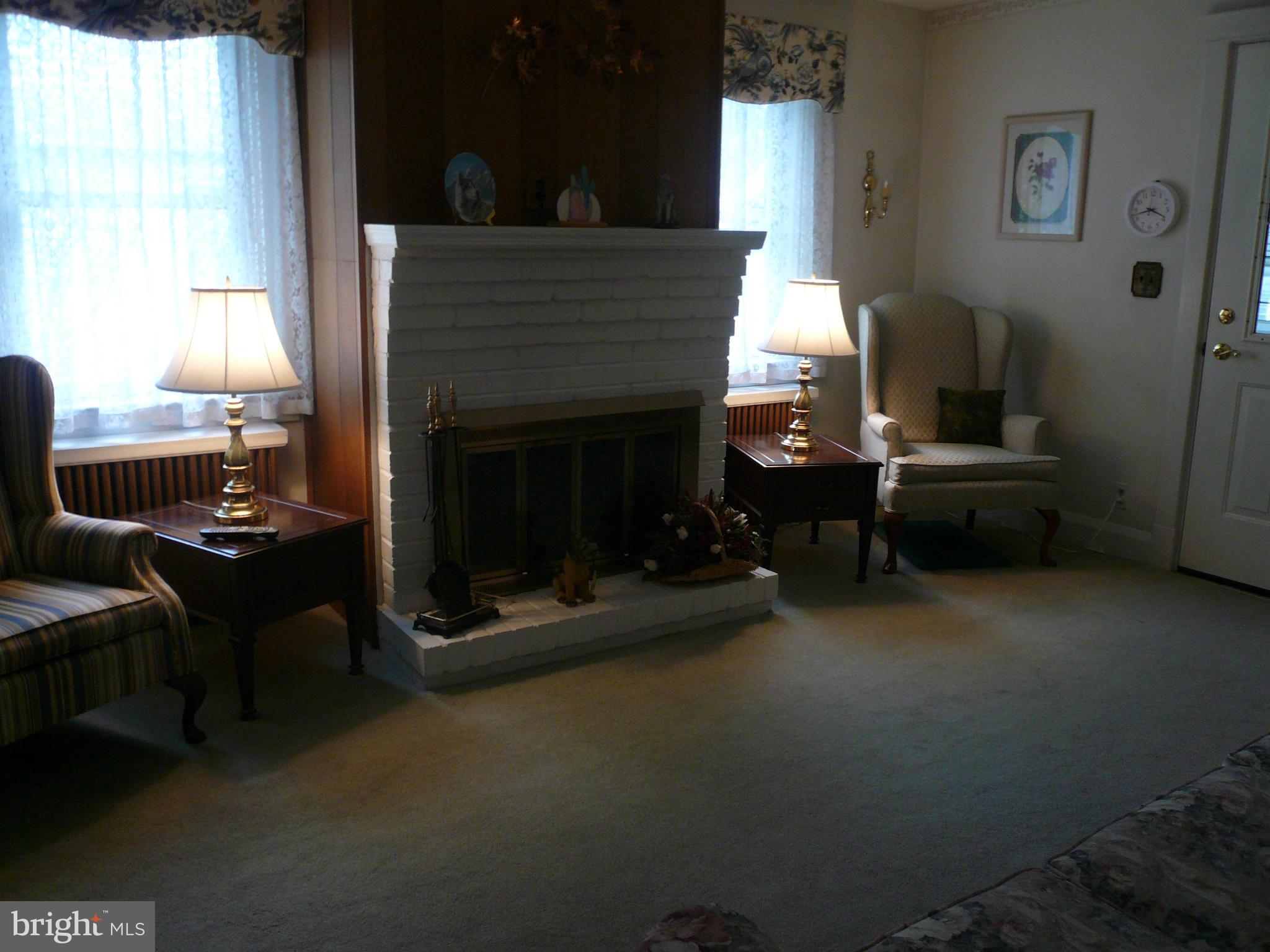 2816 Garnet Road Baltimore, MD 21234 - Photo 5 of 28 Living Room