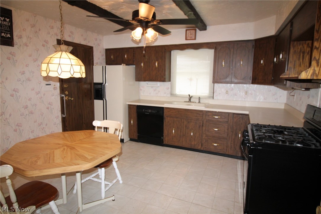 7930 Royal Ridge Drive Parma, OH 44129 - Photo 5 of 24 GENEROUS DINING AREA